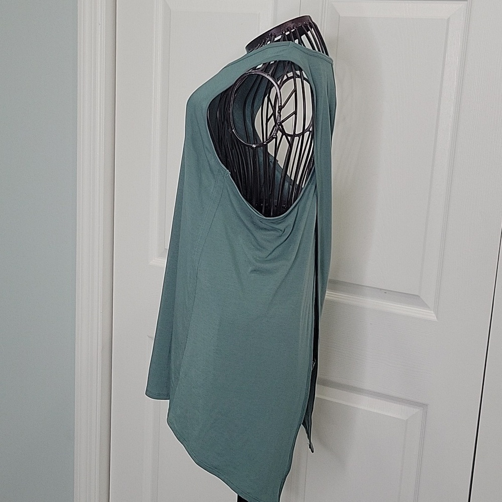 Athleta Teal Tank with Criss Cross in Back - Size Small - Picture 3 of 4